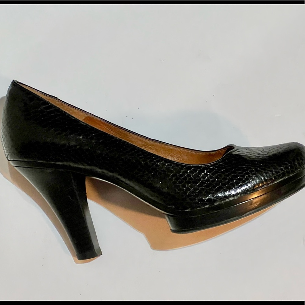 Sofft, Snake Leather, Natural Leather Lining, EUC, 7.5, 4 inch Heels
